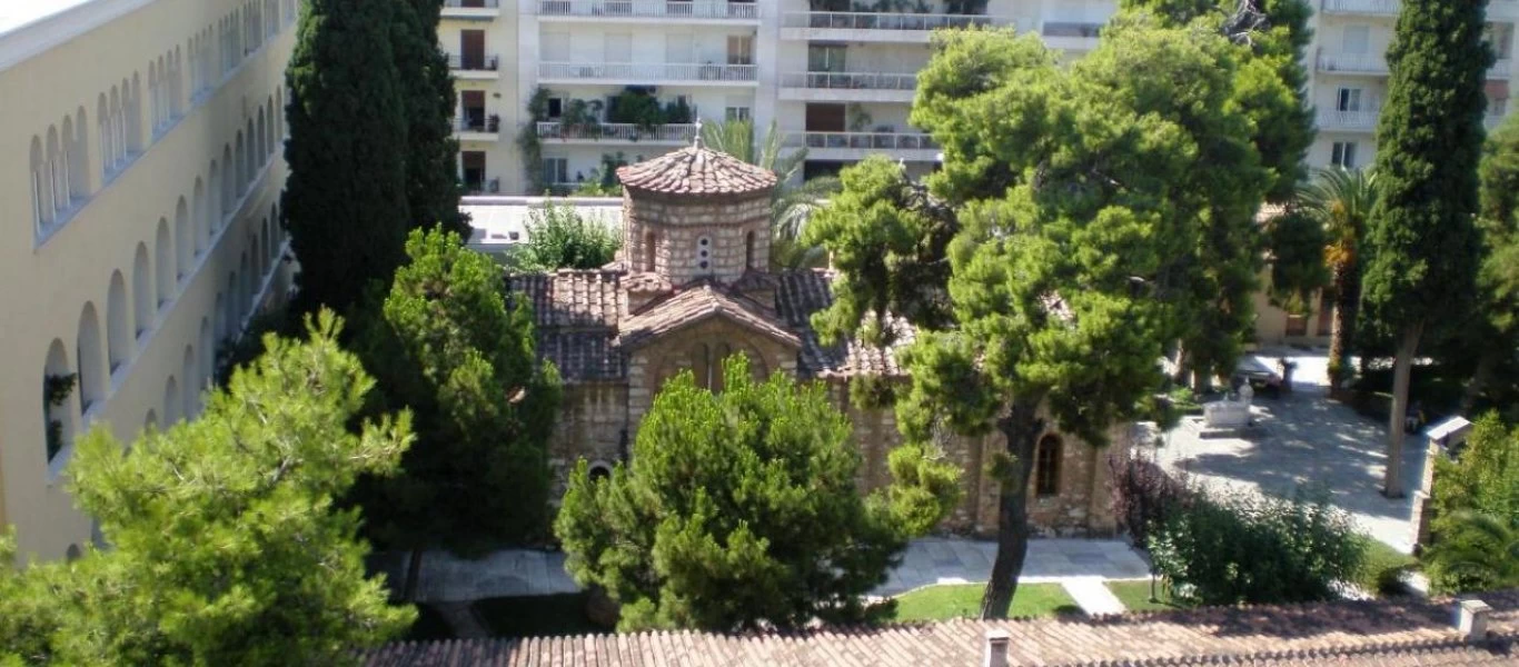 Σοκ: Επίθεση σε 7 Μητροπολίτες με βιτριόλι μέσα στην έδρα της Ιεράς Συνόδου - Δέκα τραυματίες